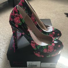 Betsy Johnson Size 7 Brand New Black Floral Platform Heel W Decorated Lace Back Of Heel. Floral Heels, Betsey Johnson Shoes, Neon Aesthetic, Betsy Johnson, Platform Heel, Pretty Shoes, Lace Back, Platform Heels, Betsey Johnson