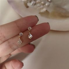 Brand Name: OBEARMain Stone: ZirconItem Weight: 0.89gOrigin: CN(Origin)Certificate: YesMetals Type: silverMetal Stamp: 925,Sterlingis_customized: YesFine or Fashion: FineModel Number: eh846Gender: WomenSide Stone: NoneEarring Type: Stud EarringsCertificate Number: 12210304859Style: TRENDYShape\pattern: GeometricOccasion: partyCertificate Type: Third Party AppraisalSize: 12mmTreatment Process: PlatingPackage: Individual PackageColour: Silver Gold Eyeliner Glitter, خواتم خطوبة, Jewellery Luxury, Japanese Water, Real Gold Jewelry, Earrings Women