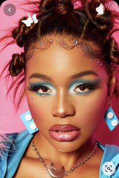 Fun Y2k Makeup, Fun Eye Makeup Hooded Eyes, Blue And Green Makeup Looks Black Women, Fun Hairstyles Black Women, 2000s Makeup Black Women, Y2k Makeup Black Women, Y2k Makeup Products, Makeup Ideas Hooded Eyes, Beginners Eyeshadow