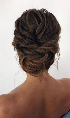 Chignon Simple, Twisted Bun, Prom Braid, Simple Updo, Wedding Hair Half, Girls Hairstyles Easy, Prom 2023, Bridal Hair Updo, Hair Up Styles