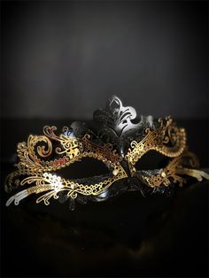 This mask has a luxurious black finish with shining gold metal and is adorned with radiant topaz rhinestones. This mask is designed for hours of wear, so you can dance the night away without worry. Whether you're dancing under the stars at a glamorous ball or making a grand entrance at a themed event, our mask will turn heads and leave a lasting impression.


Age Group/Gender - Adult/Women

Size/Type - One size fits all adults

Mask Color - Black/Gold

Mask Material - Polyresin/Metal