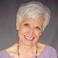 Linda Richins - Female Model - Donna Baldwin Agency Silver Hairstyles, Short Grey Haircuts, Eyes Hazel, Classic Bob Haircut, Silver Eyes, Silver Haired Beauties, Hair Silver, Wedding Fur, Lee Ann