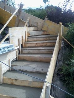 there are many stairs made out of wood