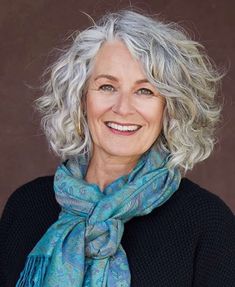 Youthful Hairstyles, Grey Hair Over 50, Grey Curly Hair, Beautiful Gray Hair, Haircut For Older Women, Hairstyles Over 50, Curly Hair Cuts, Women Over 50, Hairstyles For Women