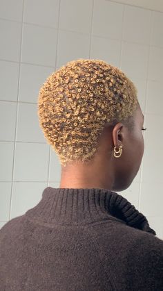 Shaved Head Natural Hair, Bald Natural Hair Styles Black Women, Dye Short Hair Ideas, Women Low Haircut, 4c Shaved Hair, Twa Hair Color Ideas Dark Skin, Short Afro Dyed Hair, Bleached Short Hair Black Women, Short Hair Dye Colors For Black Women