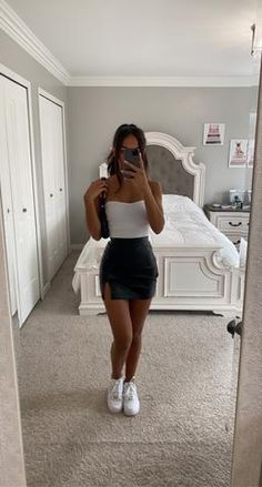 Cute Black Leather Skirt Outfits, Hot Whether Outfits, February Going Out Outfit, Shoes With Mini Skirt, Summer Leather Skirt Outfit, Leather Skirt Sneakers Outfits, Vegas Looks Summer, Spring Mini Skirt Outfits, Leather Skirt Summer Outfit