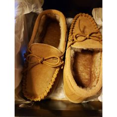 Cabelas Moccasins Youth Suede Size 4m. #82-4398. New In Box Comfortable Moccasins With Soft Sole And Round Toe, Suede Moccasins With Textured Slip-on Sole, Brown Slip-on Plain Toe Moccasins, Brown Leather Slip-on Moccasins, Suede Slip-on Moccasins With Textured Sole, Brown Non-slip Round Toe Moccasins, Brown Non-slip Moccasins With Round Toe, Brown Suede Slip-on Moccasins, Moccasins