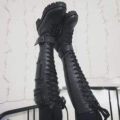 Goth Shoes, Mode Editorials, Goth Outfits, Motorcycle Boots, Edgy Outfits, Character Outfits, Goth Fashion, Boots Outfit, Grunge Outfits