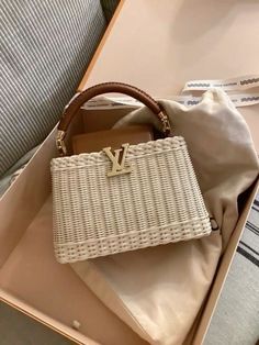 Lv Bag Collection, Louie Vuttion Bag, Vintage Designer Aesthetic, Louie Vuttion, Luis Viton, Louis Vuitton Aesthetic, Pretty Handbags, Dream Purse, Louis Vuitton On The Go