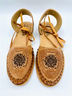 These stunners are unique and cute! The details in the flower design is stunning while the tie around straps are not easily found for most huaraches. Genuine Leather Light brown with flower design Handmade in Mexico Pro-tip! These fit true to size. If you are a half size and have a wider foot, size up. If you have a more narrow foot, size down. Flower Tie, Flower Design, The Details, Flower Designs, Light Brown, Fashion Shoes, Genuine Leather, Leather, Design