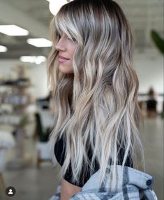 Fall Ice Blonde Hair Color, 2024 Popular Hairstyles, Neutral Blonde Balayage On Dark Hair, Icy Blonde Highlights On Dark Hair, Blonde Shadow Root With Money Piece, Hair Chestnut Brown, Brown Hair Curly, Auburn Brown Hair, Curly Hair Color Ideas