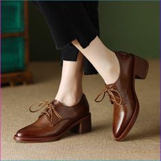 Oxford Shoes Heels, Oxford Shoes Outfit, Persian Fashion, Oxfords Shoes, روتين العناية بالبشرة, Oxford Heels, Womens Summer Shoes, Brown Shoes, Women Oxford Shoes