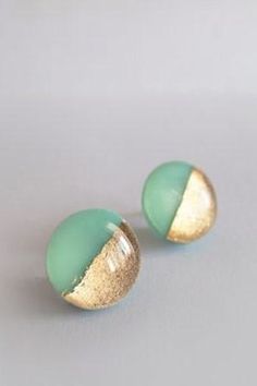 Mint and gold studs as bridal earrings for a spring or summer wedding. Mint Gold, Sleeve Tattoo, Cool Stuff, Etsy Fashion, Pretty Jewellery, Style Blog, Cute Earrings, Bling Bling, Cute Jewelry