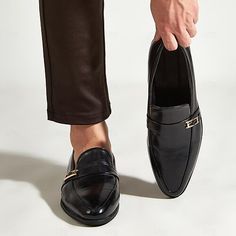 Category:Loafers  Slip-Ons; Upper Materials:PU; Embellishment:Metal; Season:Spring,Fall; Gender:Men's; Toe Shape:Pointed Toe; Style:British; Outsole Materials:Rubber; Occasion:Party  Evening,Office  Career; Closure Type:Slip-on; Function:Comfortable; Pattern:Solid Colored; Listing Date:06/05/2024; Foot Length:; SizeChart1_ID:2:186553 British Office, Mens Slip Ons, Loafers Online, Men's Loafers, Fall 2024, Slip Ons, Spring And Fall, Loafers Men, Season Spring