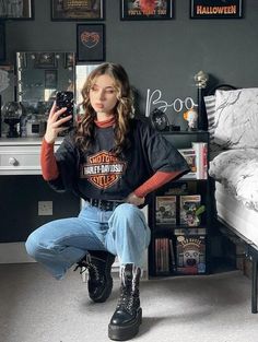 Grunge Fall Outfits, Lesbian Outfits, Alt Outfits, Thrifted Outfits, Rock Outfits, Outfit Combinations, Goth Outfits, Alternative Outfits