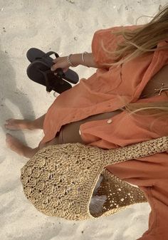 Long Tie Front Cardigan Outfit, Surfergirl Style, Kuantan, Beach Fits, Summer Feeling, Summer Photos, Mode Inspo, Summer Pictures, Beach Aesthetic