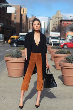 Image Via: Style Caster Olivia Culpo, V Neck Bodysuit, Cooler Look, Brown Pants, Dakota Johnson, Inspired Outfits, Fashion Streetwear, Looks Style