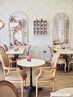 an empty restaurant with tables and chairs in the middle of the room, all set up for people to eat