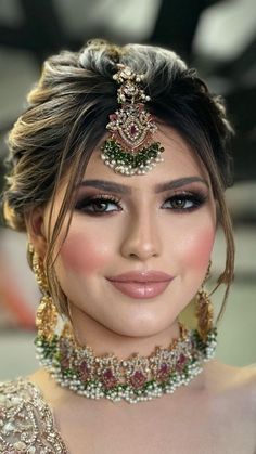 Beauty and Makeup: #beauty, #makeup, #skiuncare, #haircare Hairstyles For Bride Long Hair, Wedding Hairstyles Bun Classy, Baby Shower Makeup Ideas Indian, Indian Wedding Guest Hair, Bride Hairstyles For Round Face, Celebrity Bridal Look, Hair Styles On Saree, Party Wear Makeup Look, Party Makeup For Indian Wedding