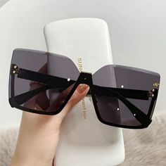 New Quality Sunglasses. Bundle With Me And Save! Oversized Fashion, Luxury Branding Design, نظارات شمسية, Shades For Women, Shades Sunglasses, Rimless Sunglasses, Metal Sunglasses, Eyewear Brand, Luxury Sunglasses