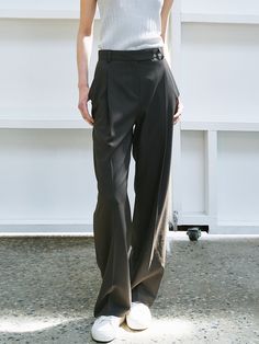 Editor's Notes Soft and drapery, these lightweight pants have semi wide silhouette in maxi length. They are accentuated with voluminous tucked front for both formal and casual styles. - Airy, breathable fabric- Intended for a relaxed fit- Single tucked detail through front- Classic hook and eye closure- Side and back pockets- Refined, essential moodMeasurements(in.)Size (26/28/30)- Length: 40.16 in / 40.75 in / 41.34 in - Waist: 13.39 in / 14.17 in / 14.96 in - Hip: 18.50 in / 19.29 in / 20.08 in - Thigh: 13.19 in / 13.58 in / 13.98 in - Rise: 11.81 in / 12.13 in / 12.44 in - Hem: 9.84 in / 10.24 in / 10.63 in * Model info: Height 5' 7 Waist 23.5, wearing Size 26 / Height 5' 8 Waist 23, wearing Size 26Composition & Care- 100% Polyester - Dry Elegant Baggy Wide Leg Dress Pants, Elegant Baggy Wide-leg Dress Pants, Baggy Formal Pants For Fall, Baggy High-waisted Wide Leg Pants For Formal Occasions, Formal Baggy High-waisted Wide Leg Pants, Formal High-waisted Baggy Wide Leg Pants, Elegant Baggy Wide Leg Pants For Work, Elegant Baggy Straight Dress Pants, Elegant Baggy Dress Pants For Fall