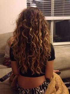 Messy Curls, Hair 2018, Long Curly Hair, Long Curly, Shampoos, Ombre Hair, Curly Hair Styles Naturally, Naturally Curly, Hair Highlights