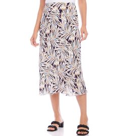 Add a bohemian focus to your wardrobe with this floral print midi skirt. It features an easy pull-on silhouette that flows away from the body in streamlined sophistication. Petite Midi Skirt, Floral Print Midi Skirt, Petite Skirt, Printed Midi Skirt, Midi Length Skirts