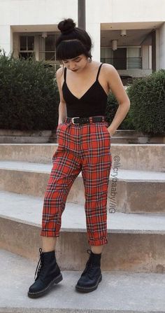 Take a look at the different ways to stylize plaid pants outfits for any occasion! Grunge Alternative Fashion, Mixed Aesthetic, Fashion Advice Woman, Red Plaid Pants, Goth Outfit, 90s Fashion Grunge, Outfits 2023, Outfit Trends