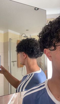 Low Fade Curly Hair, Curly Hair Taper, Curly Taper Fade, Taper Fade Short Hair, Fade Haircut Curly Hair, Long Curly Hair Men, Low Taper Fade Haircut, Taper Fade Curly Hair, Haircut Tips