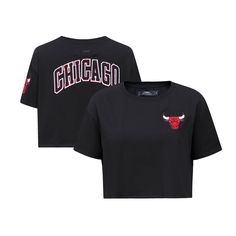 Grab some gear where you can rep your team in true Chicago Bulls style with this Boxy T-Shirt from Pro Standard. It offers a soft feel for comfort and a classic design for easy matching with your game day look. On top of that, the vibrant Chicago Bulls applique and embroidery show off your unwavering team spirit. Athleisure Jersey T-shirt With Letter Print, Casual Jersey T-shirt For Game Day, Sporty Tops For Sports Season Fan Gear, Sporty Tops For Sports Season, Collegiate Streetwear Tops With Logo Print, Game Day Tops With Team Logo, Short Sleeve Tops With Team Logo For Game Day, Sporty Jersey Tops With Team Logo, Casual Game Day T-shirt