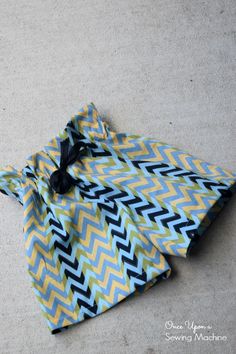 an image of a blue and yellow chevroned bag with black ribbon on it