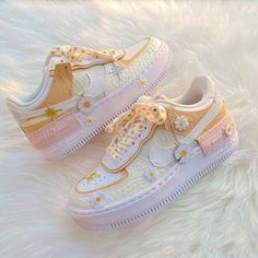 Sport Shoes Fashion, Spring Sneakers, Cute Nike, Cute Sneakers, White Sneakers Women, White Shoes Women