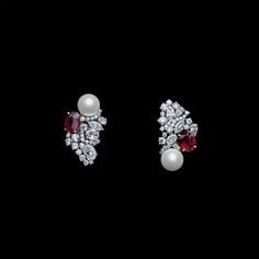 Earrings Dior, Haute Jewelry, Expensive Diamond, Dior Earrings, High Jewellery, Bridal Diamond Jewellery, Luxury Earrings, Dior Jewelry