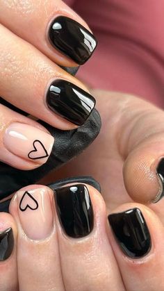 Gel Ink Nails, Edgy Classy Nails, Short Gel Nails Black, Short Edgy Nails, Black Gel Nails Ideas, Black Gel Nails Short, Simple Winter Nails Short, Nails Black Short, Black Spring Nails