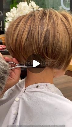 Pixie Perfection: Short Hair Inspiration for Every Face Shape ✨ Short Stacked Bob Haircuts, Stacked Bob Hairstyles, Stacked Hair, Short Blonde Haircuts, Gray Hair Cuts, Grey Hair Styles For Women, Chin Length Hair, Spiked Hair, Blonde Pixie Haircut