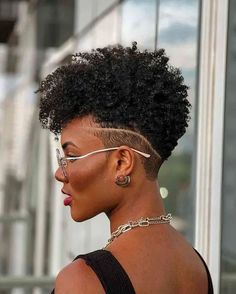 2024's Top Natural Haircuts for Women - Bold Styles & Vibrant Colors Short Natural Hairstyles, Taper Cut, Natural Hairstyles For Black Women, Short Natural Haircuts, Natural Hair Short Cuts, Natural Black Women, Mohawk Hairstyles