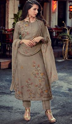 Winter Suits For Women Indian, Salwar Pants, Designer Salwar Kameez, Winter Suits, Velvet Dress Designs, Simple Kurta Designs, Winter Suit, Ladies Blouse Designs, Cotton Kurti Designs