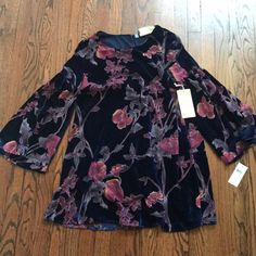 Long Sleeve Navy Floral Velvet Dress, Never Been Worn! Fall Floral Print Dress With Bell Sleeves, Fall Date Night Dresses With Bell Sleeves, Fall A-line Mini Dress Lined, Fall Floral Print Tunic Mini Dress, Floral Velvet Dress, Navy Floral, Velvet Dress, Colorful Dresses, Long Sleeve Dress