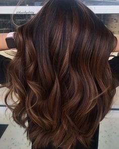 Dark Chocolate Hair Color, Dark Chocolate Hair, Rambut Brunette, Hair Color Chocolate, Hair Color Caramel, Brunette Balayage, Caramel Highlights, Brown Hair Balayage