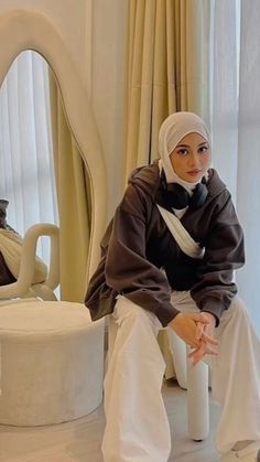 Hijabi Casual Outfits, Hijabi Styles, Modest Outfits Muslim, Modest Outfit Ideas, Stile Hijab, Modest Outfit, Muslim Outfits Casual, Muslim Fashion Hijab Outfits, Hijab Style Casual