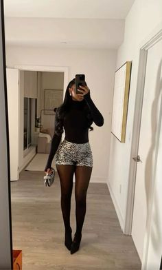 Thanksgiving Outfits Black Women, London Trip Outfit, Leather Mini Skirt Outfit, Casual Bar Outfits, Chic Fits, Prints Ideas, Drip Fits, Outfits Dressy