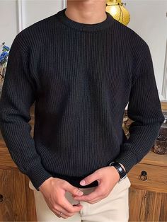 It is incredible it exceeded my expectations it has lining against water and it brings a closure inside to store money or keys I loved it. I recommend it. I arrived in the estimated time Capsule Wardrobe Men, Mens Fits, Old Money Fashion, Smart Fit, Textured Knit Sweater, Winter Knit Sweater, Style Of Clothing