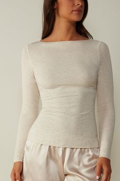 Crewneck Top in Modal Light with Cashmere Lamé for sale on Official Intimissimi online shop. Discover all the latest products and buy them on the Intimissimi online shop. London Chic, Planet Fashion, Quoi Porter, Bateau Neck, Mode Inspo, Round Neck Tops, Lingerie Collection, New Wardrobe, Knitwear Women