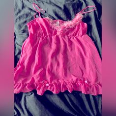 New With Tags Pink Size Medium Babydoll . Feathers At The Top Of The Camisole. Gyaru Pajamas, Halloween Pajamas, Christmas Pajama Set, Pink Bralette, Floral Kimono, Lace Cami, Dress 16, Victoria Secret Bras, At The Top