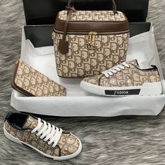 Drippy Shoes, Chanel Luggage, Gucci Shoes Women, Air Shoes, Favorite Purse, Pretty Shoes Sneakers, Chic Heels, Nike Air Shoes, Flatform Sandals