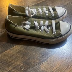 Nwot Converse Green Shoes Size 13 Converse Round Toe Canvas Shoes For School, Converse Lace-up Sneakers For School, Converse Canvas Shoes, Non-slip Lace-up Converse Sneakers, Converse White, Kids Converse, Green Shoes, Converse Shoes, White Green