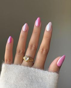 Fun Round Nails, Uñas Coquette, Valentine Nails Pink, Nails Coquette, Outfits Leggins, Pink Chrome Nails, Cute Pink Nails, Chrome Nails Designs, Hot Pink Nails