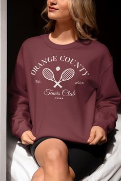 Join the club in style! Our Tennis Social Club Sweatshirt is the perfect way to show your love for tennis while staying cozy and fashionable. This premium sweatshirt is fully customizable, allowing you to add your city/location (e.g. Los Angeles, CA) and established year (e.g. 2024), making it a unique and personal addition to your wardrobe. Whether you're on the court or cheering from the sidelines, this sweatshirt celebrates the spirit of tennis enthusiasts everywhere! Made from high-quality fabric, it's soft, durable, and perfect for casual outings, club events, or practice sessions. Key Features: 🖋 Customizable Text: Personalize with your city/location and the year of your choice. ✨ Exclusive Design: Features "Tennis Social Club" print for a sporty, club-inspired look. ☁ Comfort First Vintage Tennis, Retro Sport, Club Sweatshirts, Team Player, Social Club, Tennis Players, Exclusive Designs, Customized Gifts, San Jose