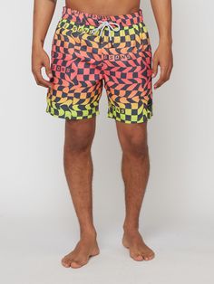 Poolshorts aus 100 % Mikrofaser-Polyester, 43,2 cm Außennaht
Pool-Shorts mit elastischem Bund und Nu-Wave-Aufdruck
Mit Nahttaschen vorne und aufgesetzter Gesäßtasche
Mit Logo verzierte Ösen, Kordelzug und Beinaufnäher
Vollständiges Mesh-Beinfutter
Das Model ist 6 Fuß groß, hat eine Taillenweite von 32 Zoll und trägt Größe M Summer Sports Bermuda Shorts, Multicolor Beachwear Shorts For Summer, Summer Swimming Bottoms With Short Inseam, Summer Swim Bottoms With Short Inseam, Beach Swim Trunks With Pockets, Summer Sports Bermuda Shorts With Built-in Shorts, Summer Swim Trunks With Pockets And Short Leg, Poolside Beachwear Shorts With Pockets, Orange Short Length Swim Trunks For Beach