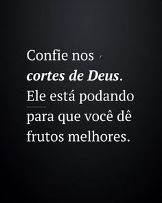 a black and white photo with the words confie nos, corres de deus